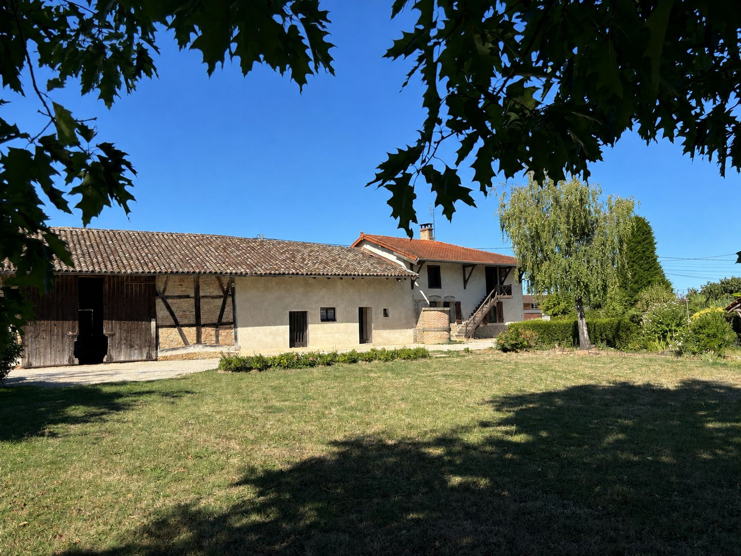 Bâgé-Dommartin! Ancienne ferme avec de nombreuses dépendance